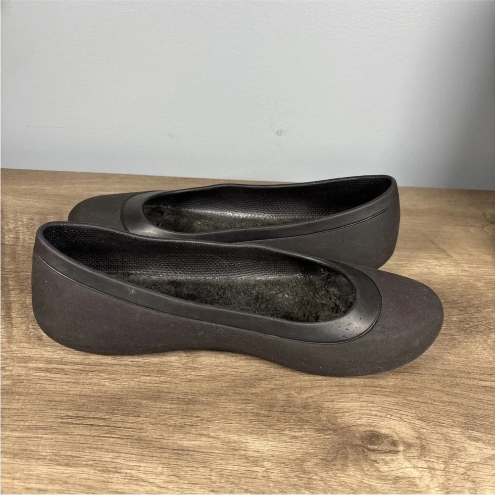 Crocs Mammoth Women’s Size 9 Shoes Black Fur Lined Comfort Flats - Picture 11 of 11